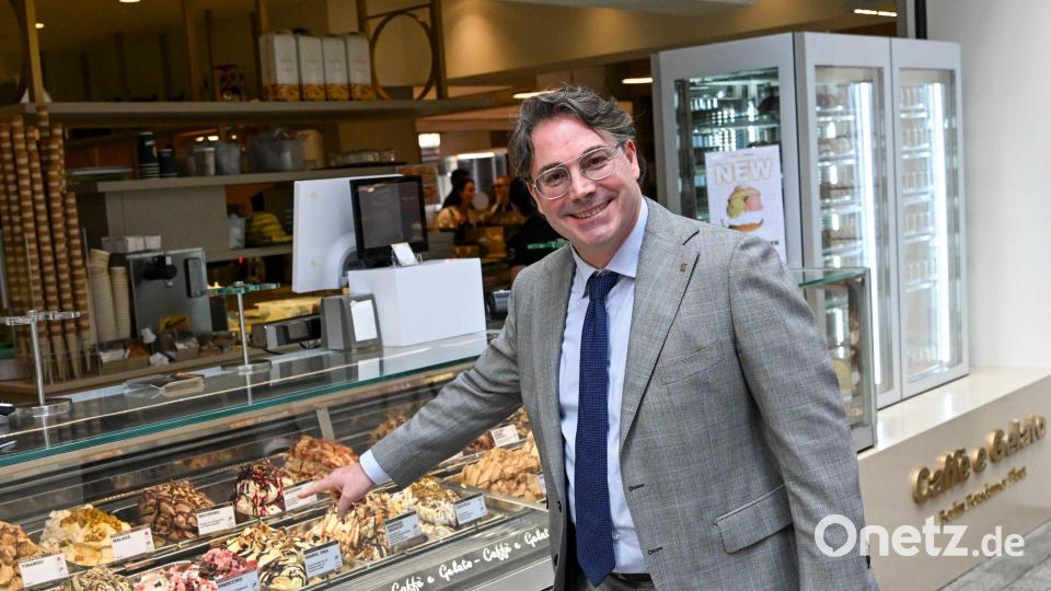 De Pellegrin führt eine in dritter Generation eine Eisdiele in Kulmbach. Bild: Jens Kalaene/dpa