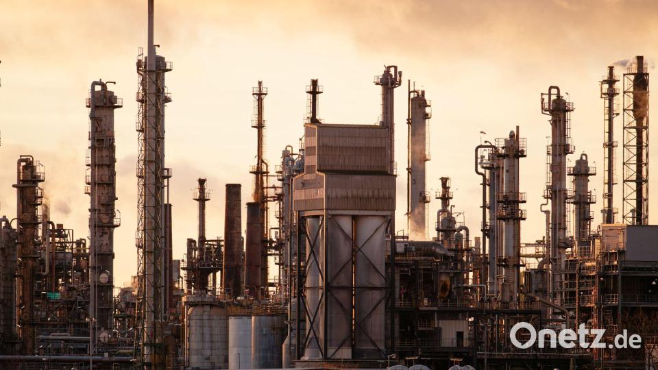 Die Chemieindustrie leidet unter hohen Energiepreisen und der Konjunkturflaute. (Archivbild) Bild: Uwe Anspach/dpa