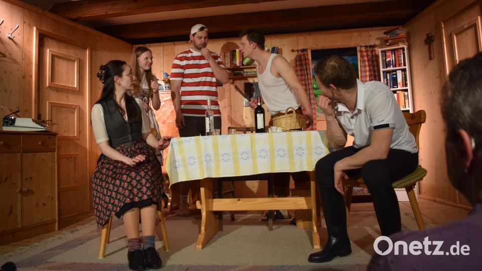 Nach 18 Tagen Brezenknödel mit aufgewärmter Soße hat der Heimatromanschriftsteller Ignaz Igel den Plan seiner Kontrahenten durchschaut. Jetzt dreht er den Spieß um. Bild: bnr