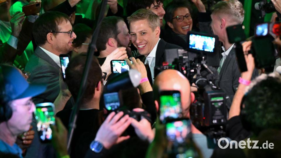 Kommunalwahlen in Bayern: Dominik Krause (Bündnis 90/Die Grünen), Zweiter Bürgermeister von München, kommt zu der Wahlparty Von Bündnis 90/DieGrünen nach der Stichwahl um das Oberbürgermeisteramt in der bayerischen Landeshauptstadt. Bild: Sven Hoppe/dpa