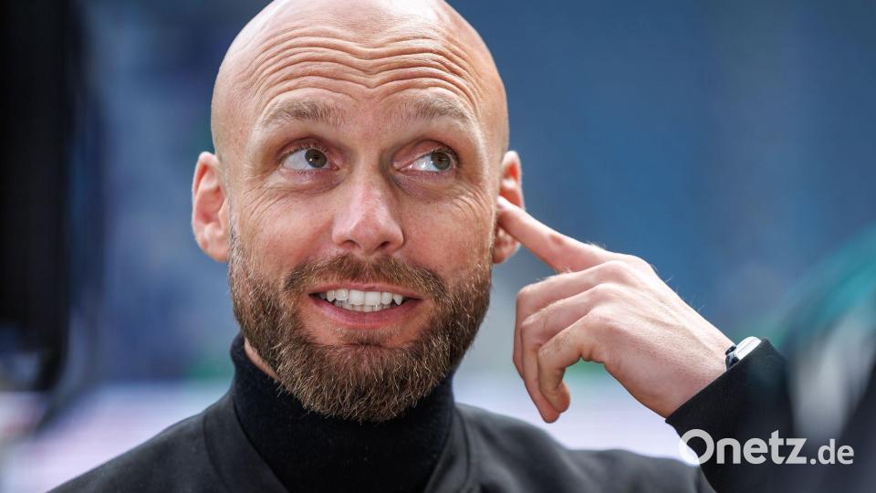 Elversbergs Sportvorstand Nils-Ole Book steht immer wieder im Zentrum von Spekulationen. (Archivbild) Bild: Andreas Gora/dpa