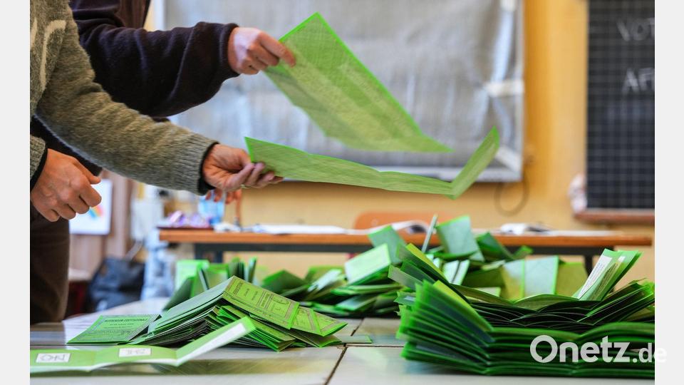 Nach den TV-Hochrechnungen liegt das Nein-Lager klar vorn. Bild: Claudio Furlan/LaPresse/AP/dpa