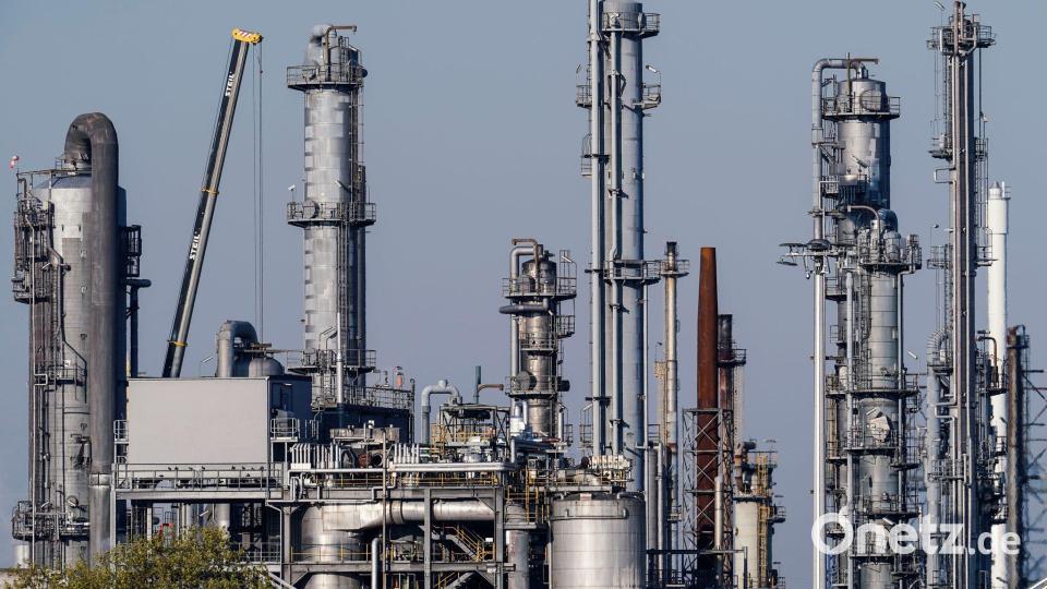 Die Chemiebranche kämpft gegen hohe Energiepreise und Wirtschaftsflaute - die Tarifverhandlungen stocken (Archivbild) Bild: Uwe Anspach/dpa