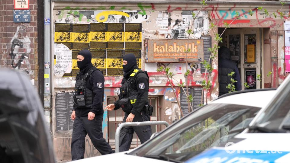 Nach dem Anschlag auf Stromleitungen zum Berliner Techpark Adlershof 2025 durchsucht die Polizei Wohnungen in mehreren Bundesländern. Bild: Soeren Stache/dpa