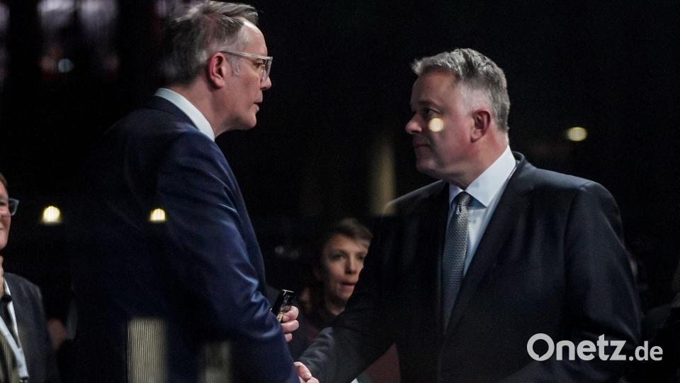 Der alte und der voraussichtlich neue Ministerpräsident von Rheinland-Pfalz wollen über eine große Koalition sprechen. Bild: Andreas Arnold/dpa