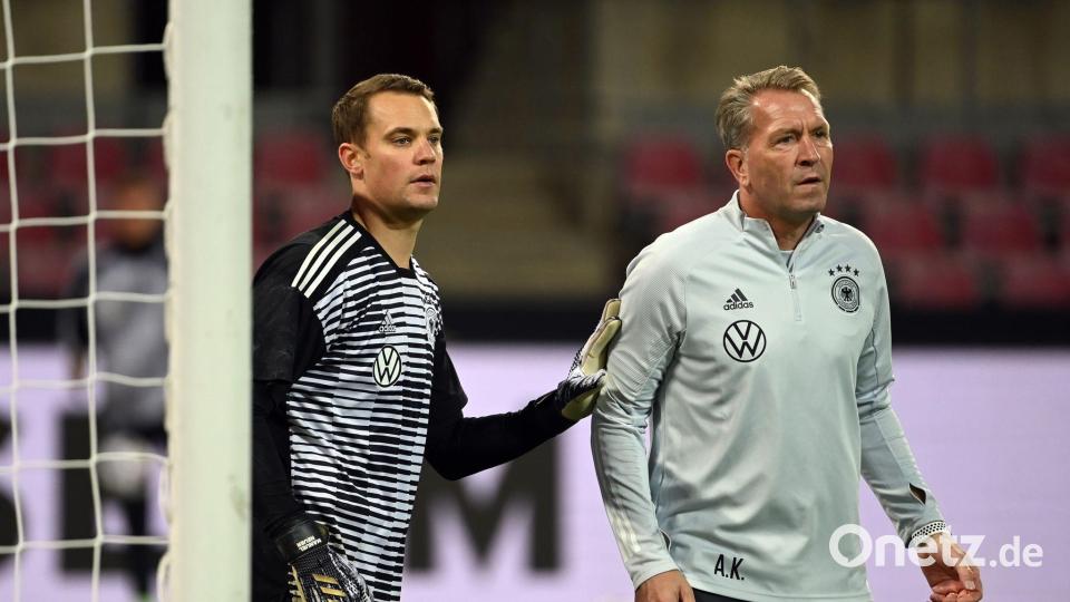 Lange Verbindung: Manuel Neuer (l) und der langjährige Bundestorwarttrainer Andreas Köpke. (Archivbild) Bild: Federico Gambarini/dpa
