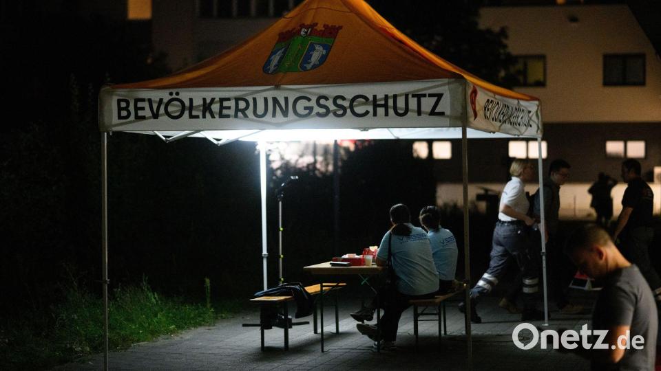 Ein halbes Jahr nach dem Anschlag auf Stromleitungen zum Techpark Adlershof durchsucht die Polizei in Berlin Räume. (Archivbild) Bild: Bernd von Jutrczenka/dpa