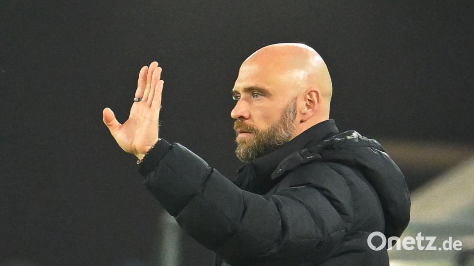 Trainer Stephan Lerch freute sich über den Sieg. Bild: Swen Pförtner/dpa