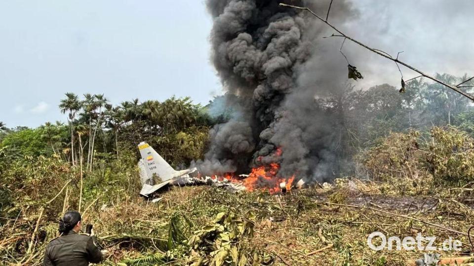 Die Maschine war wenige Minuten nach dem Start abgestürzt und anschließend in Brand geraten. Bild: Stringer/XinHua/dpa