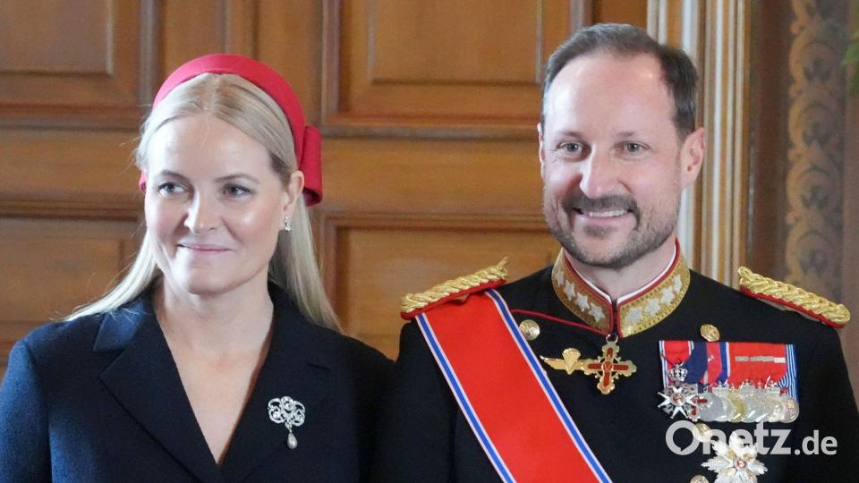 Kronprinz Haakon steht Kronprinzessin Mette-Marit zur Seite. Bild: Ole Berg-Rusten/NTB/dpa