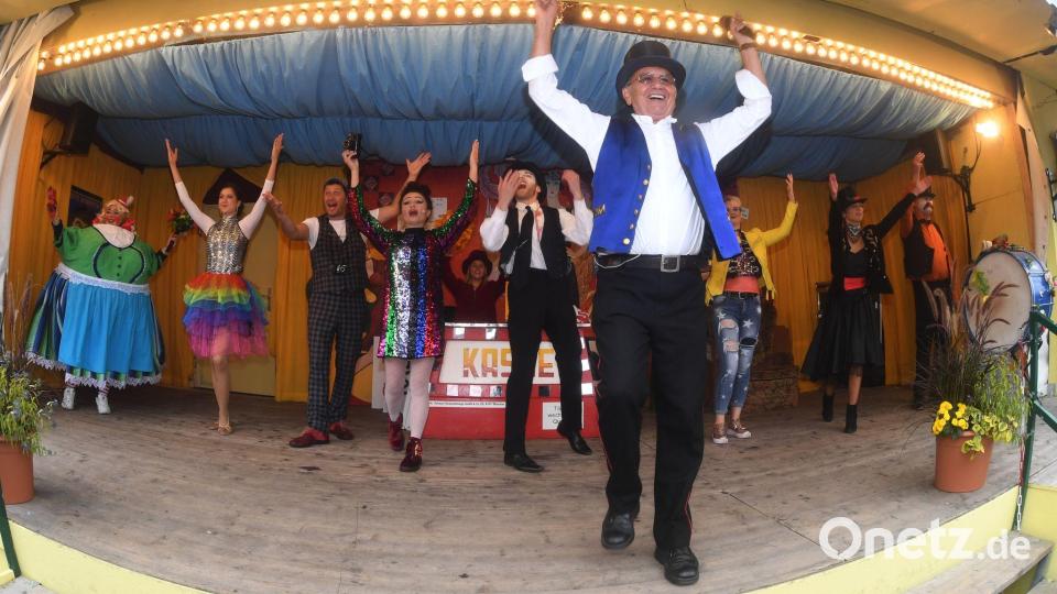 Der „Schichtl“ Manfred Schauer und sein Team werben für die Vorstellung. (Archivbild) Bild: Felix Hörhager/dpa