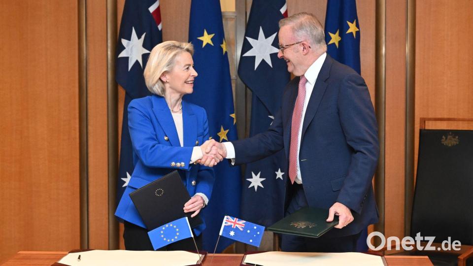 Geschafft: EU-Kommissionspräsidentin von der Leyen und Australiens Premier Albanese geben den Abschluss der Verhandlungen bekannt. Bild: Lukas Coch/AAP/dpa