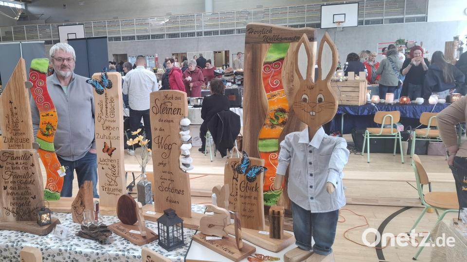 Der Osterhase zeigte Präsenz beim Frühlingsmarkt in Pfreimd. Bild: jua
