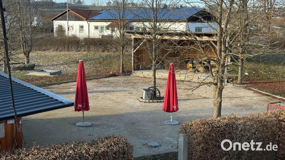 Noch ist es zu kalt, um im Biergarten zu sitzen, doch im Sommer bietet der Platz auf dem weitläufigen Gelände des SV Altenstadt ideale Bedingungen. Bild: Gabi Schönberger