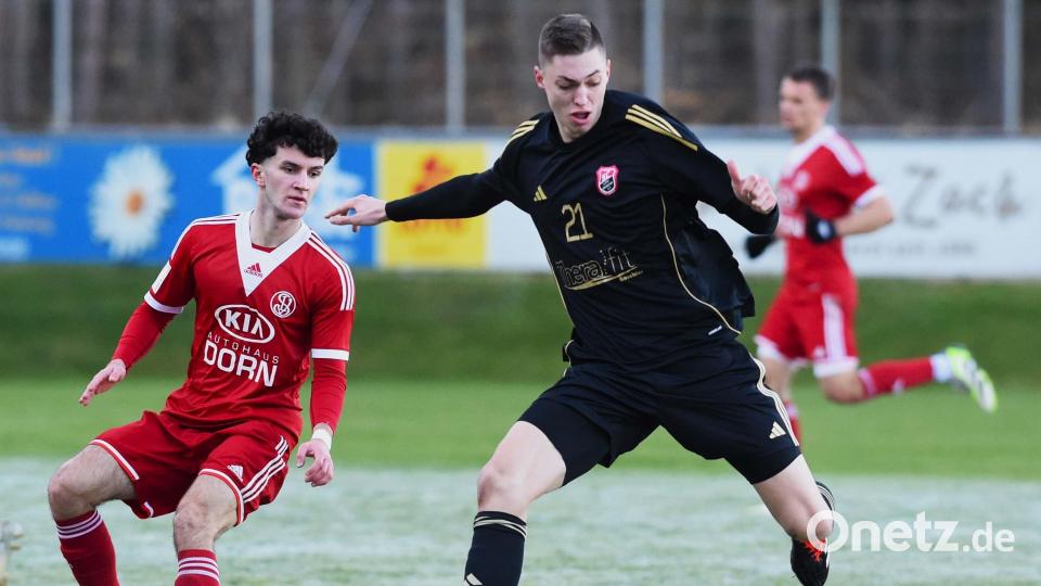 Maximilian Hiltl (rechts) wechselt zur neuen Saison zur DJK Ammerthal. Archivbild: Gerhard Büttner