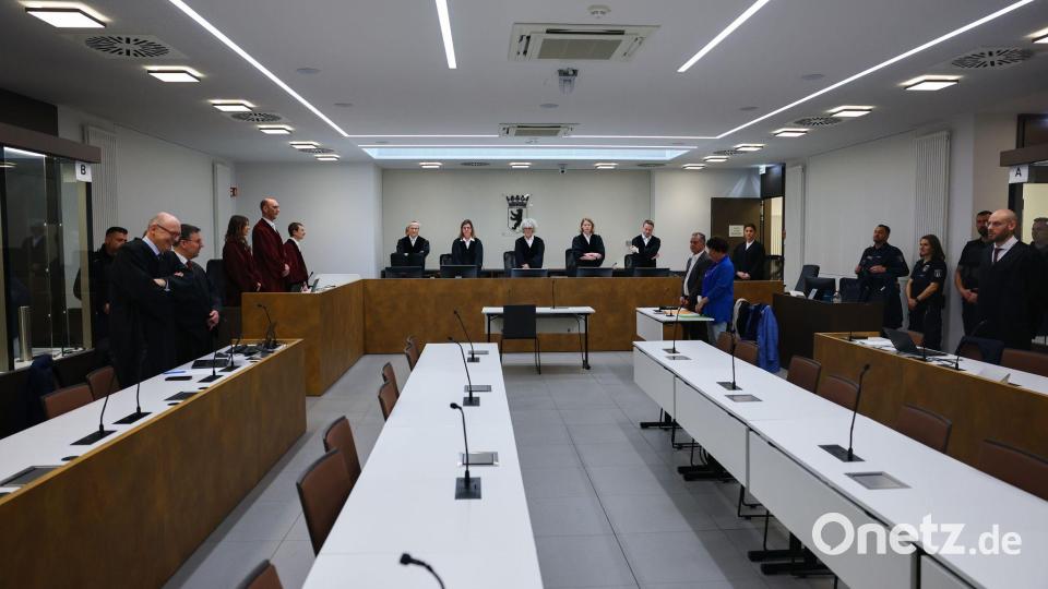 Laut Anklage sollen die 36- bis 58-Jährigen als sogenannte Auslandsoperateure für Waffendepots in mehreren europäischen Staaten zuständig gewesen sein, die für Anschläge genutzt werden sollten. (Archivbild) Bild: Fabrizio Bensch/Reuters Pool/dpa