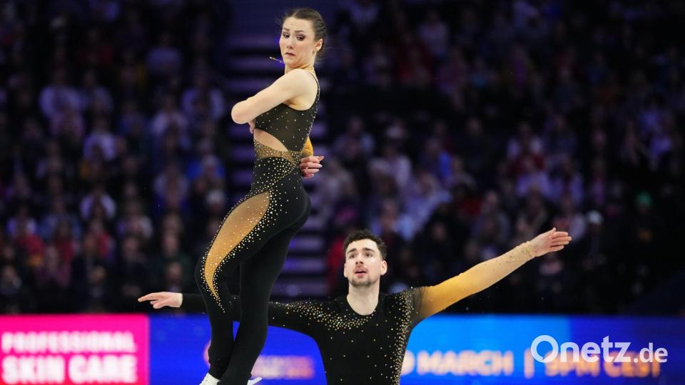 Annika Hocke und Robert Kunkel aus Deutschland treten während des Paarlauf-Kurzprogramms bei den Eiskunstlauf-Weltmeisterschaften in Prag, Tschechien, auf. Bild: Petr David Josek/AP/dpa