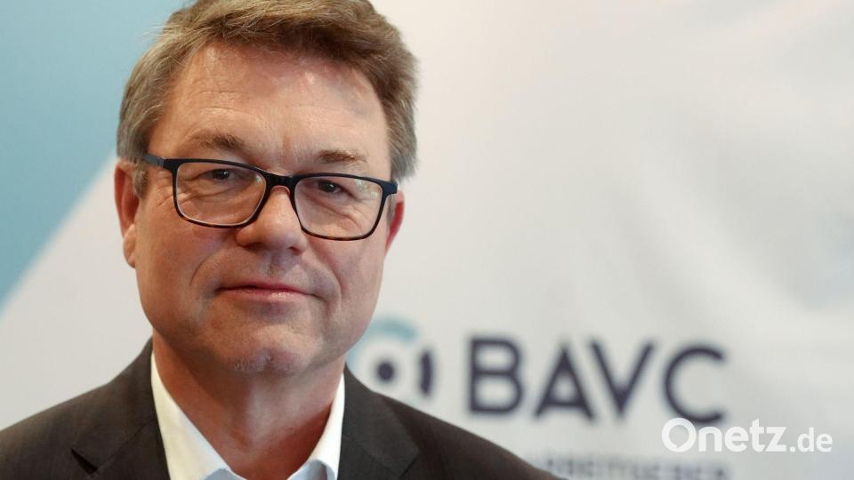 Matthias Bürk, Verhandlungsführer beim Arbeitgeberverband BAVC verweist auf die Krise der Chemiebranche (Archivbild) Bild: Thomas Frey/dpa