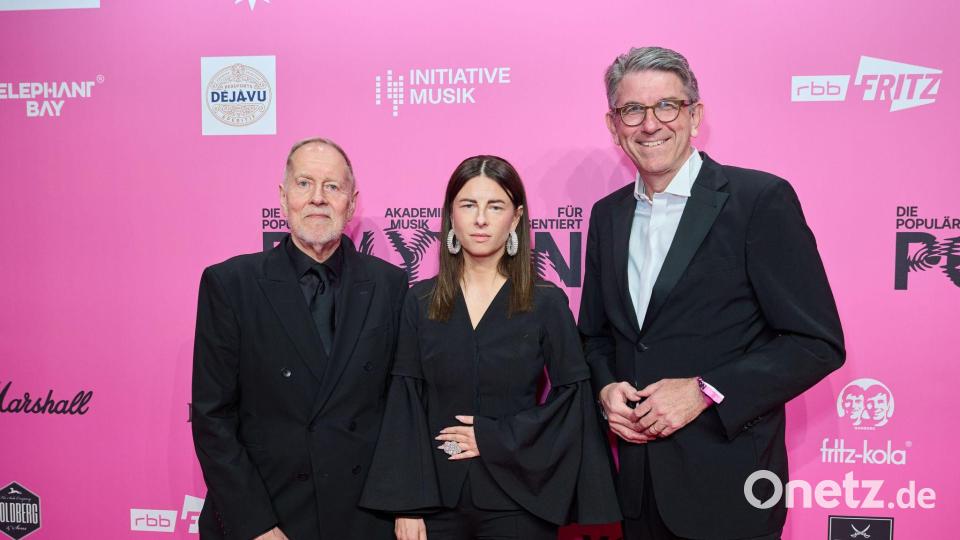 Dieter Gorny, Balbina und Wolfram Weimer, Staatsminister für Kultur und Medien, vor der Veranstaltung. Bild: Annette Riedl/dpa