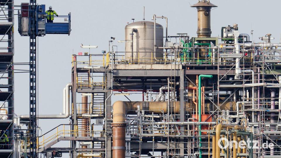 Werksgelände von BASF: Die Chemiebranche kämpft gegen hohe Energiepreise und die schwache Konjunktur (Archivbild) Bild: Uwe Anspach/dpa