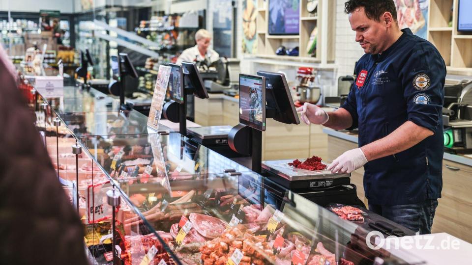 Viele Fleischfachverkäufer gehen bald in den Ruhestand. Bild: Oliver Berg/dpa