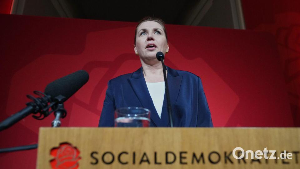 Die dänische Ministerpräsidentin Mette Frederiksen spricht nach den Parlamentswahlen im dänischen Parlament. Bild: Sergei Grits/AP/dpa