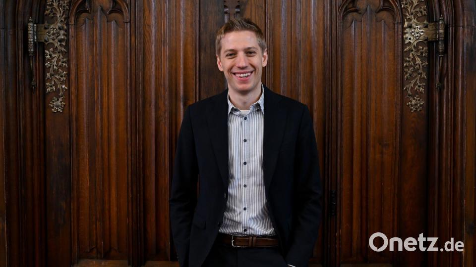 Der neu gewählte Münchner Oberbürgermeister führt die Amtsgeschäfte, weil sein Vorgänger Dieter Reiter krankgeschrieben ist. Bild: Sven Hoppe/dpa