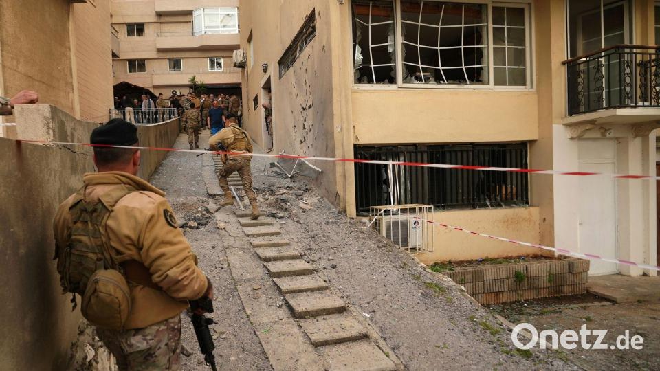 Israel greift weiter Ziele im Libanon an. Bild: Hassan Ammar/AP/dpa
