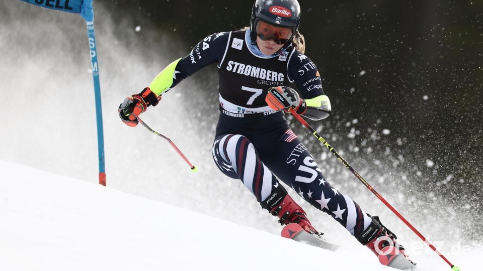 US-Skistar Mikaela Shiffrin holt den Sieg im Gesamtweltcup. Bild: Gabriele Facciotti/AP/dpa