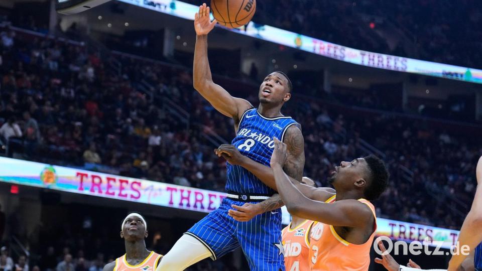 Schröder (links) und die Cavaliers haben nun vier Siege in Serie. Bild: Sue Ogrocki/AP/dpa