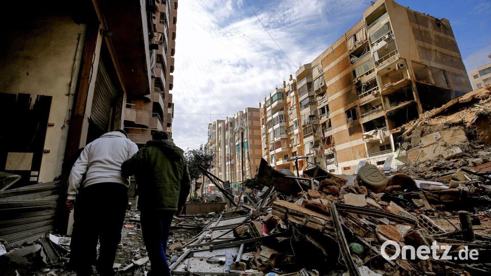 Nach einem schweren israelischen Luftangriff auf einen südlichen Vorort von Beirut liegen überall Trümmer. (Archivfoto) Bild: Marwan Naamani/dpa