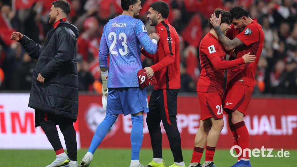 Die Türkei machte mit dem Sieg gegen Rumänien einen Schritt Richtung WM-Teilnahme. Bild: Uncredited/AP/dpa