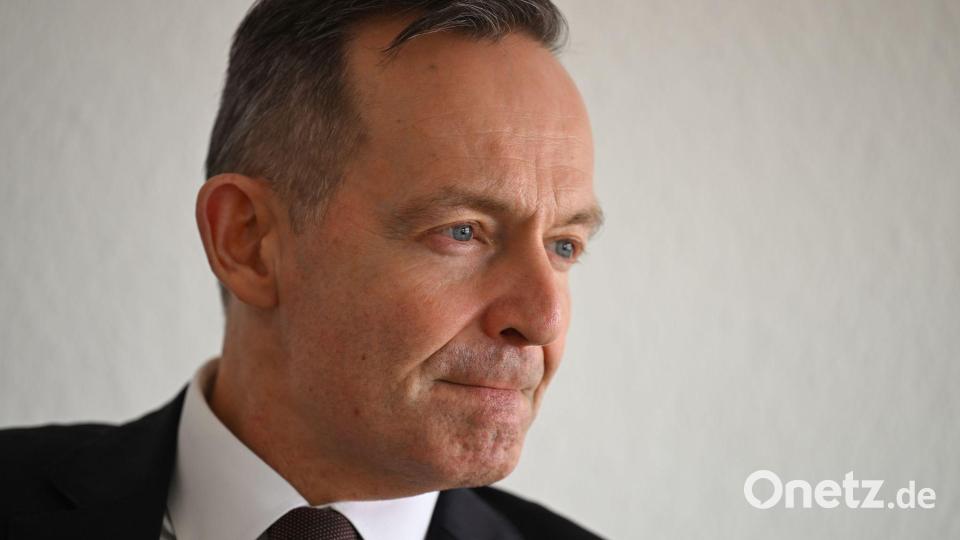 „Verantwortung“ - der Name des Wissing-Buchs spricht Bände. (Archivbild) Bild: Arne Dedert/dpa