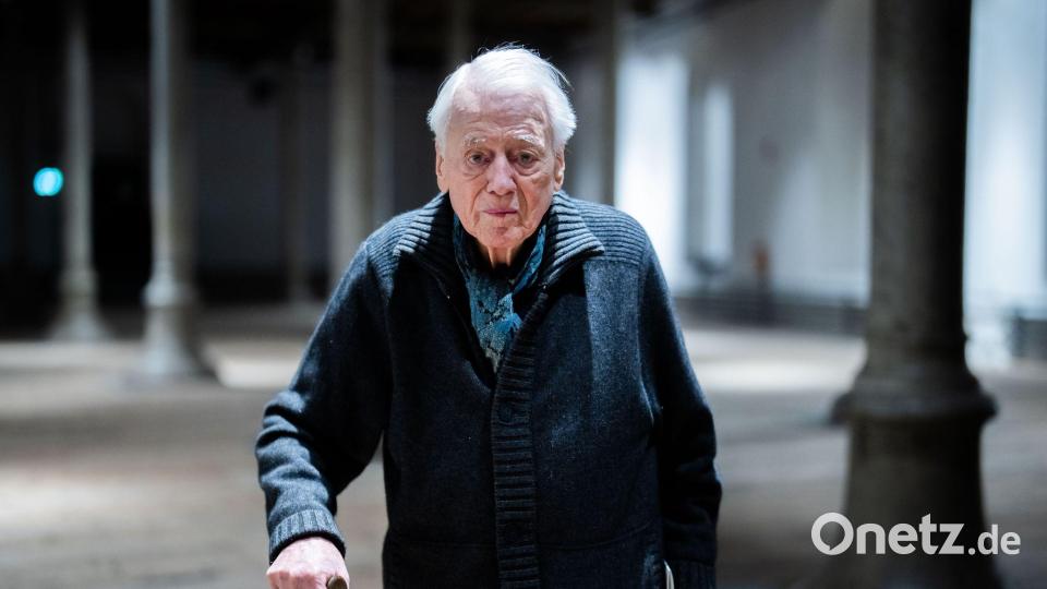 Kluge war Filmemacher, Autor und Philosoph. (Archivbild) Bild: Georg Hochmuth/APA/dpa