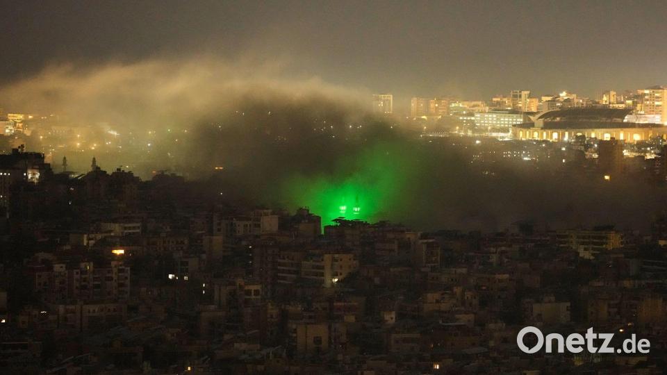 Nach einem israelischen Luftangriff auf einen südlichen Vorort von Beirut steigt Rauch auf. Bild: Hassan Ammar/AP/dpa