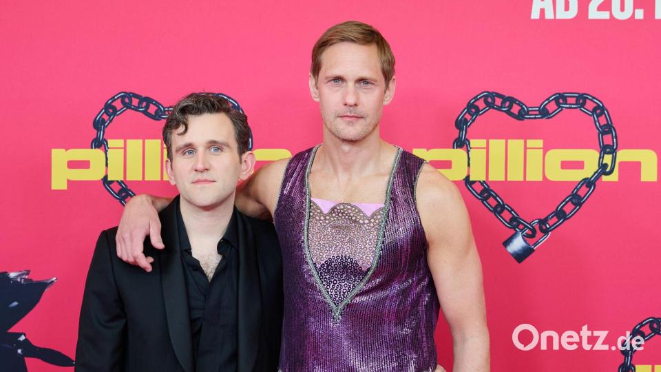 Harry Melling und Alexander Skarsgård in Berlin. Bild: Annette Riedl/dpa