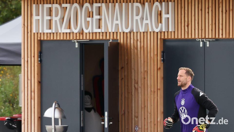 Oliver Baumann ist auf dem Weg zum Trainingsplatz in Herzogenaurach. (Archivbild) Bild: Christian Charisius/dpa