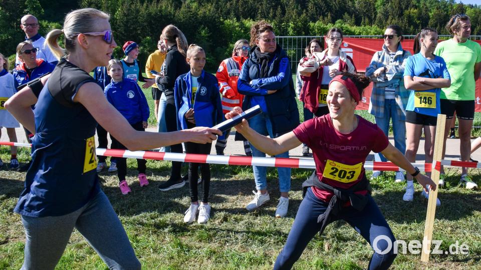Der Landkreislauf Amberg-Sulzbach ist ein Mannschaftswettbewerb (Staffellauf/je elf Läufer): Diesmal führt er am Samstag, 9. Mai, vom Annaberg in Sulzbach-Rosenberg nach Holnstein, über 57,9 Kilometer in elf Etappen. Archivbild: Stephan Huber