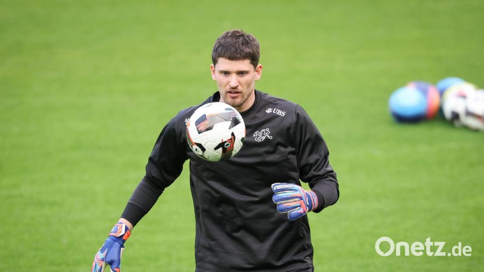 Dortmunds Torwart Gregor Kobel beim Abschlusstraining der Schweizer. Bild: Christian Charisius/dpa