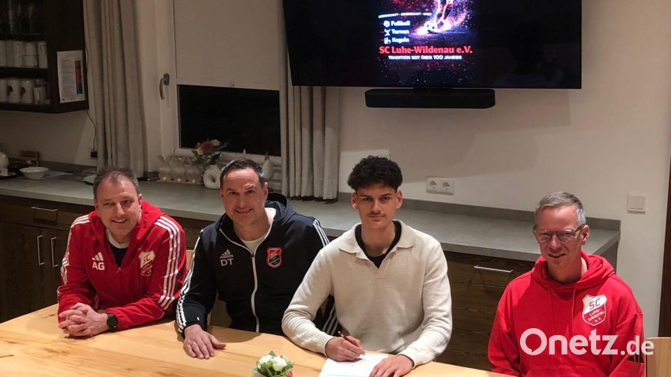 Der 18-Jährige Arian Miftaraj (weiß) verstärkt ab Sommer den SC Luhe-Wildenau. Bild: SC Luhe Wildenau
