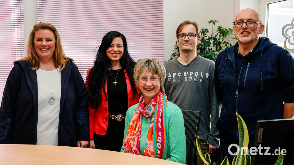 Zum Team der Caritas-Fachambulanz für Suchtprobleme Schwandorf gehören (von links) Leiterin Karin Schmittner, Morena Miut, Heidi Leitl, Martin Kudler und Helmut Würzl. Bild: Hösamer
