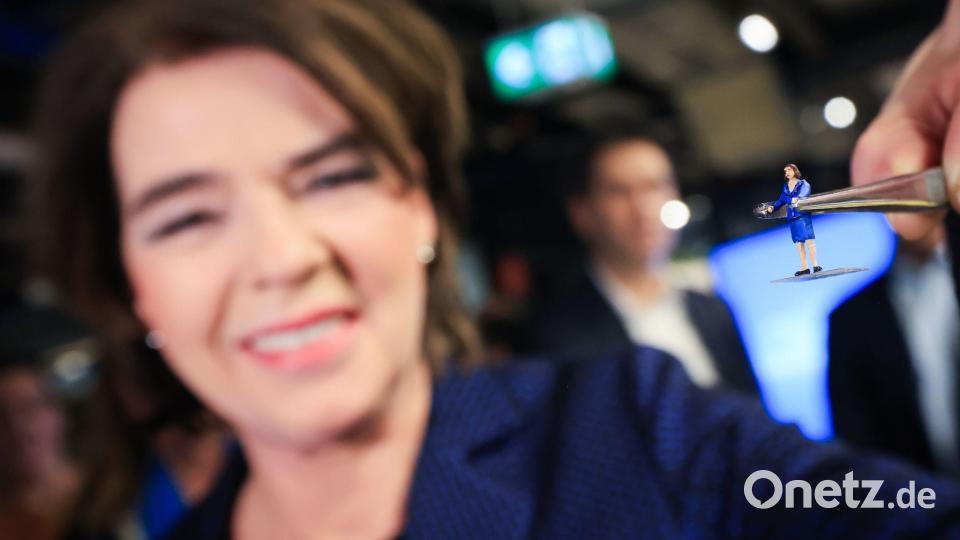 Die beliebte Moderatorin präsentiert die ARD-Nachrichtensendung im Hamburger Miniatur Wunderland (Archivbild). Bild: Christian Charisius/dpa