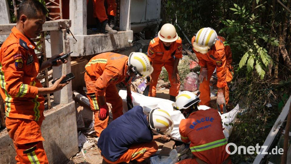 Tausende Menschen kamen bei dem verheerenden Beben ums Leben. (Archivbild) Bild: Uncredited/AP/dpa