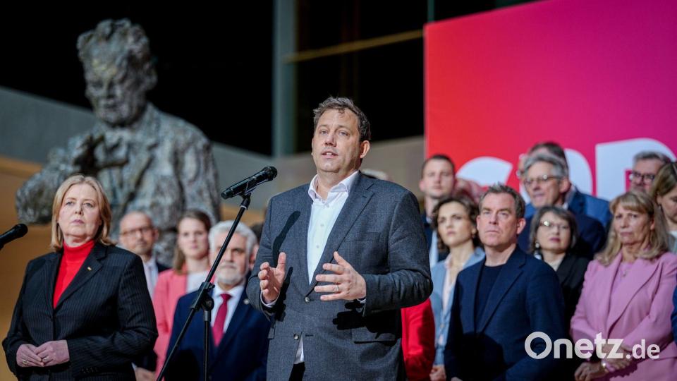 Klingbeil versammelt seine Truppen hinter sich. Bild: Kay Nietfeld/dpa