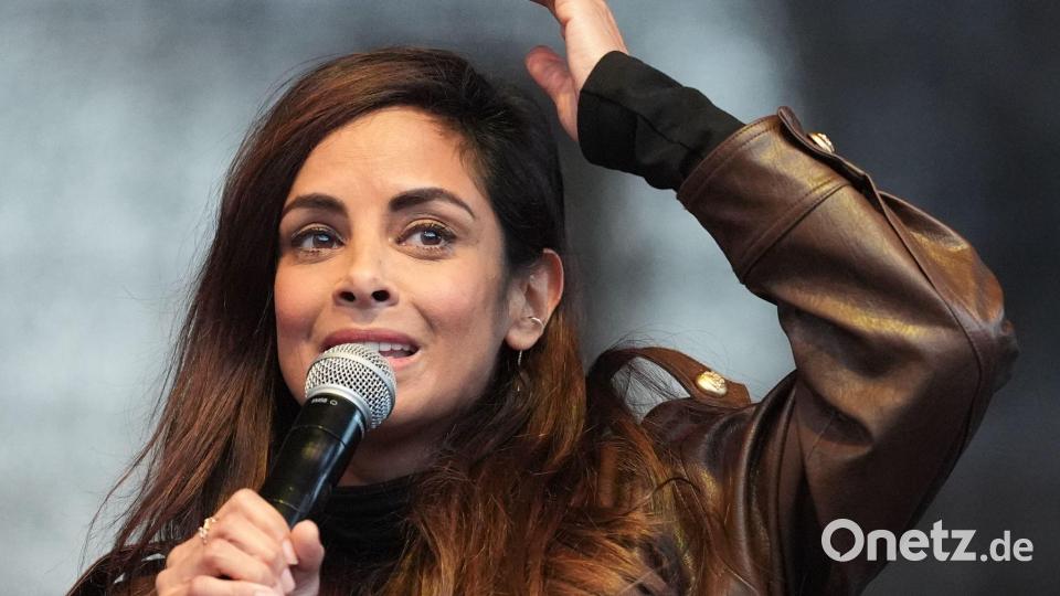Kam doch zur Demo in Hamburg: Schauspielerin und Moderatorin Collien Fernandes. Bild: Marcus Brandt/dpa