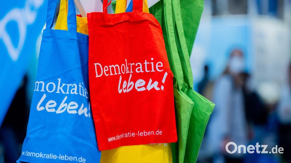 Das Programm „Demokratie leben!“ soll bisher zivilgesellschaftliches Engagement für ein demokratisches Miteinander fördern. (Symbolbild) Bild: Rolf Vennenbernd/dpa