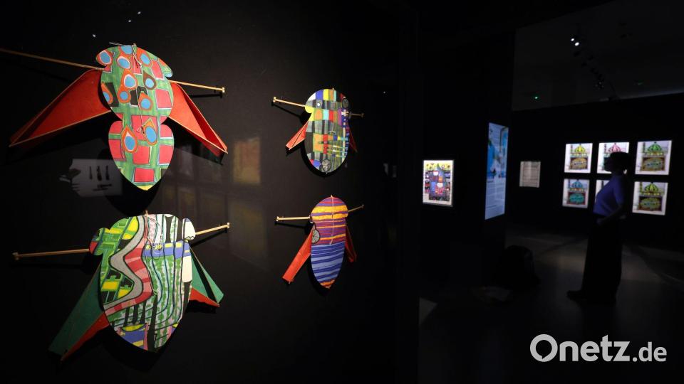 Der Künstler schuf auch Zikadendrachen aus japanischen Farbholzschnitten. Bild: Karl-Josef Hildenbrand/dpa