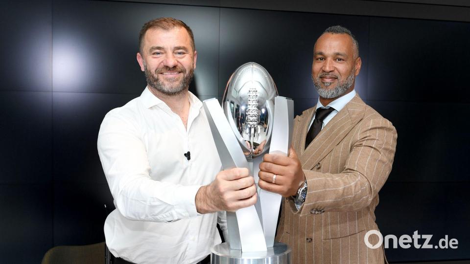 Träumten da noch von einer glänzenden Zukunft: Die einstigen Liga-Bosse Zeljko Karajca (links) und Patrick Esume. (Archivbild) Bild: Michael Schwartz/dpa