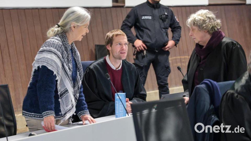 Ihre Anwälte wollen Klette weiter vertreten. (Archivbild) Bild: Focke Strangmann/dpa