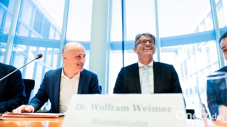 Der Grüne Sven Lehmann hat den Kulturstaatsminister schon mehrfach in den Kulturausschuss geladen, um Bericht zu erstatten. (Archivbild) Bild: Christoph Soeder/dpa